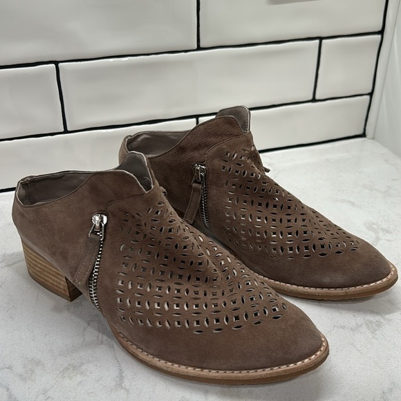 Sbicca Taniss Vintage Laser Cut Suede Leather Women's Mule Clog Zip Booties Boho - Picture 2 of 15